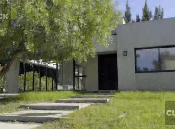 Casa · 190m² · 4 Ambientes · 3 Cocheras · Casa 4 Ambientes en Venta/alquiler en Barrio Cerrado Santa Juana, Canning