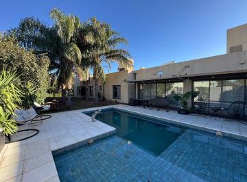 Casa · 220m² · 8 Ambientes · 2 Cocheras · Se Alquila Casa Nivel Premium Country Valle Viejo
