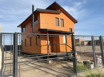 Casa · 110m² · 5 Ambientes · 2 Cocheras · Casa en Alquiler 3 Dorm. con Piscina