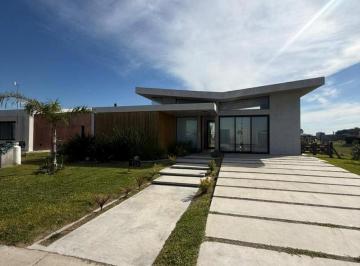 Casa · 90m² · 3 Ambientes · Casa de 3 Ambientes, Moderna, con Hormigón a La Vista. Lares de Canning, Ruta 52, Ezeiza.