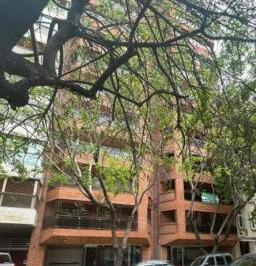 Departamento · 185m² · 4 Ambientes · 2 Cocheras · Venta – Piso Alto con Vista Abierta y 2 Cocheras