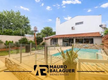 Casa · 135m² · 3 Ambientes · 3 Cocheras · Casa en Tablada - 2 Dorm. - Pileta y Quincho - Apta Credito