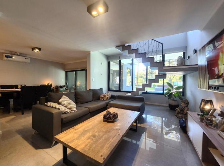 Casa · 155m² · 4 Ambientes · 2 Cocheras