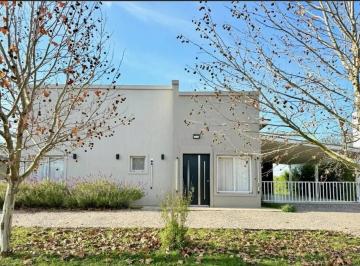 Casa · 193m² · 4 Ambientes · 3 Cocheras · Casa en Santa Isabel