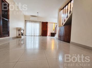 Casa · 123m² · 5 Ambientes · 3 Cocheras · Casa en Venta - 5 Amb - Cochera 3 Autos - Patio - Parrilla - Terraza - a 5 Cuadras de Plaza Irlanda