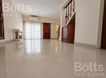 Casa · 250m² · 5 Ambientes · 3 Cocheras · Casa en Venta - 5 Amb - Cochera 3 Autos - Patio - Parrilla - Terraza - a 5 Cuadras de Plaza Irlanda
