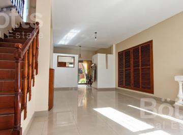 Casa · 250m² · 5 Ambientes · 3 Cocheras · Casa en Venta - 5 Amb - Cochera 3 Autos - Patio - Parrilla - Terraza - a 5 Cuadras de Plaza Irlanda
