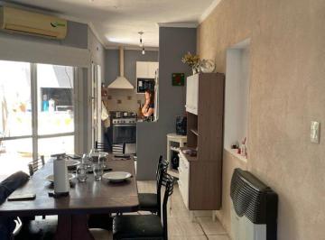 Casa · 136m² · 5 Ambientes · 1 Cochera · Duplex 3 Dorm Barrio Providencia