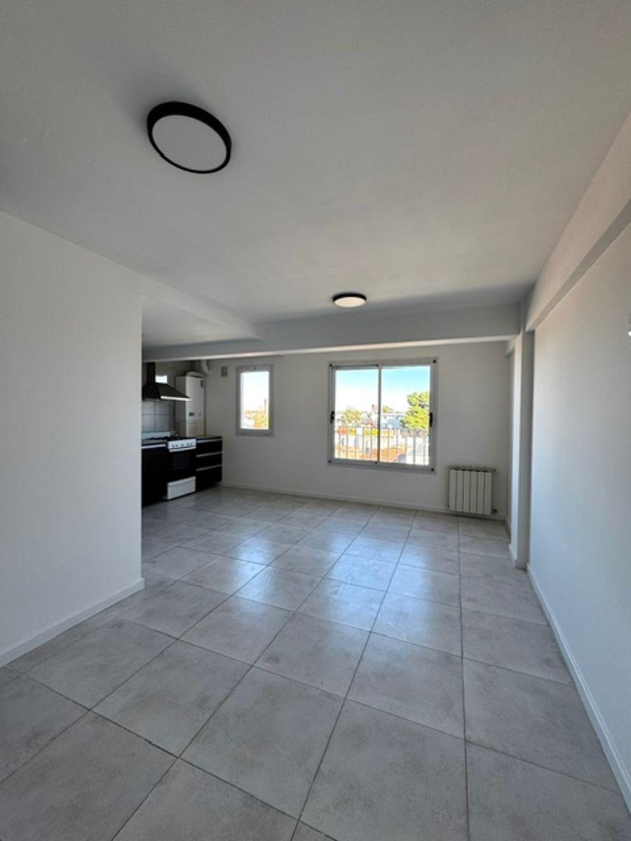 Venta departamento de dos ambientes A la calle con cochera fija Y baulera en el barrio residencial de villa primera