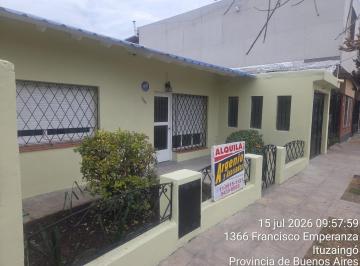 Casa · 80m² · 3 Ambientes · Casa en Alquiler en Ituzaingó – Amplios Espacios y Cochera