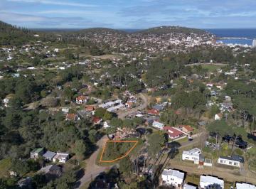 Terreno · 584m² · Se Vende Terreno Esquinero en Piriápolis