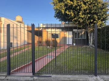 Casa · 97m² · 3 Ambientes · 2 Cocheras · Casa 3 Ambientes - Merlo Centro Apta Credito