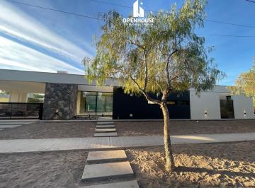 Casa · 196m² · 9 Ambientes · 2 Cocheras · Openhouse Vende Hermosa Casa en Barrio Terruños de Araoz 3,luján de Cuyo.
