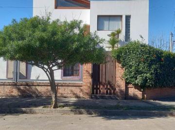 Casa · 237m² · 7 Ambientes · 2 Cocheras · Venta Casa Esquina Barrio Chateau Carreras