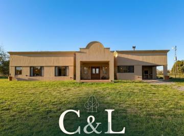 Casa · 167m² · 4 Ambientes · 2 Cocheras · Casa en Estancia Benquerencia 61