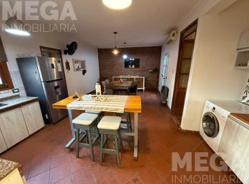 Casa · 170m² · 6 Ambientes · 2 Cocheras · Nelson Mandela Al 1500. Casa en Venta!