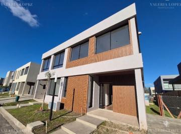 Casa · 140m² · 5 Ambientes · 2 Cocheras · Casa Dúplex en Venta en Springpark Pilar, Pilar, G. B. a. Zona Norte