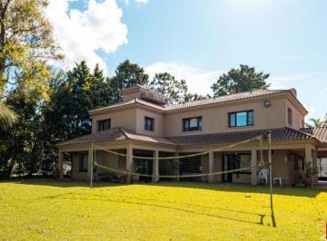 Casa · 590m² · 6 Ambientes · 1 Cochera · Casa - en Saint Thomas Norte