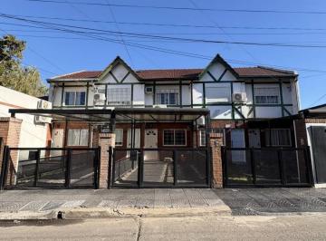 Casa · 61m² · 4 Ambientes · 1 Cochera · Triplex 4 Ambientes en Venta en Villa Sarmiento