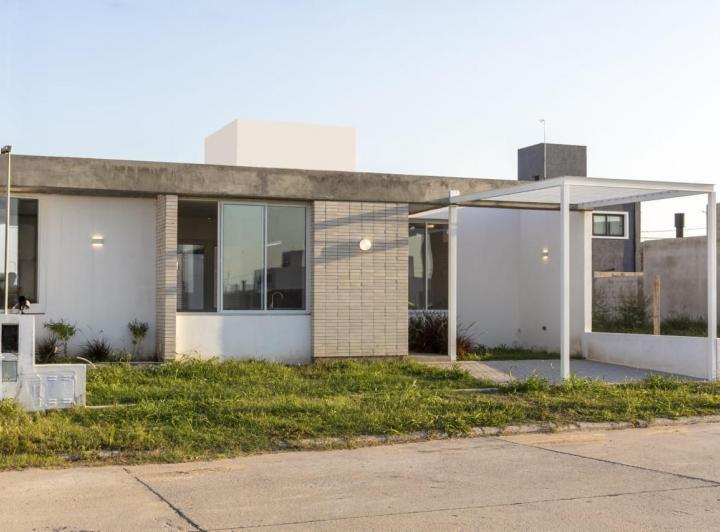 Casa · 140m² · 4 Ambientes · 1 Cochera