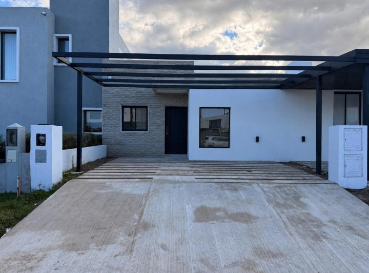 Casa · 98m² · 3 Ambientes · 2 Cocheras