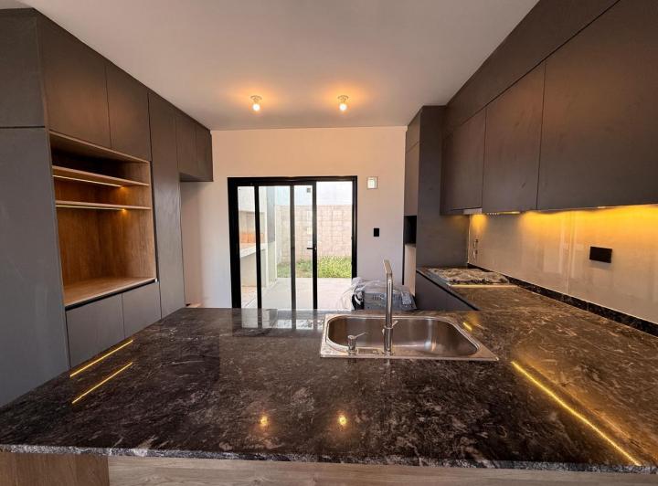 Casa · 150m² · 5 Ambientes · 2 Cocheras