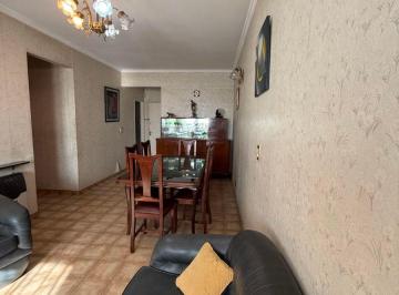 Departamento de 4 ambientes, Villa Luro · Departamento de 4 Ambiente en Edificio Al Frente con Dos Cocheras Cubiertas Fijas y Baulera