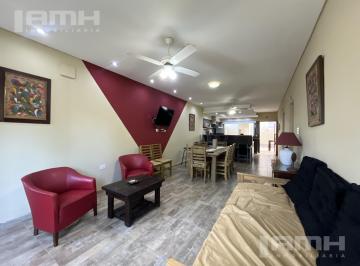 Casa · 252m² · 3 Ambientes · 1 Cochera · 2 Casas en Venta en Ostende