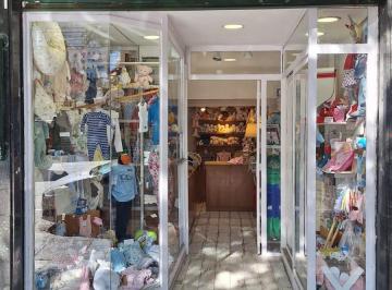 Local comercial , San Cristobal · Strauss Propiedades: Excelente Local Sobre Av San Juan, Zona Muy Transitada