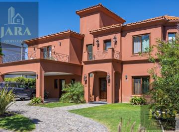 Casa · 371m² · 8 Ambientes · 4 Cocheras · Venta Casa 8 Ambientes Nuevo Quilmes Laguna Central