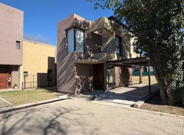Casa de 4 ambientes, Córdoba · Housing Villa Warcalde - 3 Dorm. en Dos Plantas - Jardin y Pileta