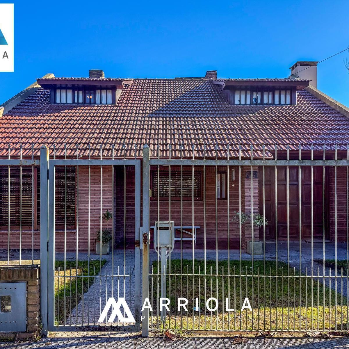 Casa 3 dorm, 253m² con garage doble pasante — Daireaux