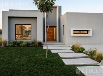 Casa · 139m² · 5 Ambientes · 4 Cocheras · Casa en Venta en 1 Planta Lote Interno Pg