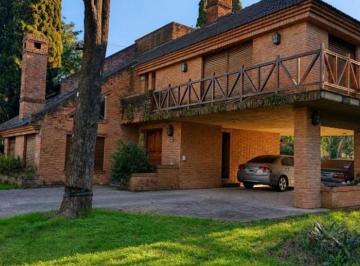 Casa · 300m² · 5 Ambientes · 2 Cocheras · Excelente Propiedad en Venta Zona Oeste