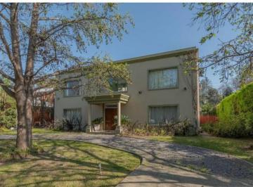 Casa · 290m² · 4 Ambientes · 3 Cocheras · Venta Casa de 290 m² Sobre Lote de 900 m² Barrio El Portillo