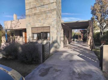 Casa · 98m² · 1 Dormitorio · 1 Cochera · Venta de Casa en Barrio Karting Club, Vistalba, Lujan de Cuyo, Mendoza. Id: