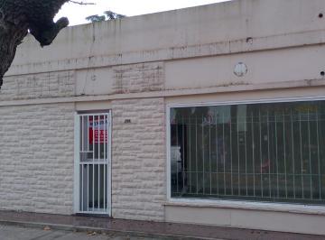 Local comercial · 100m² · 3 Ambientes · 1 Cochera · Casa de Dos Dorm. con Fines Comerciales