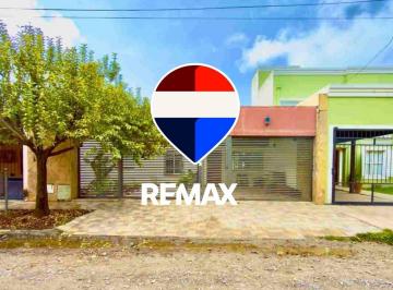Casa · 140m² · 5 Ambientes · 2 Cocheras · Casa Alquiler Los Castaños Zona Sur 3 Domitorios