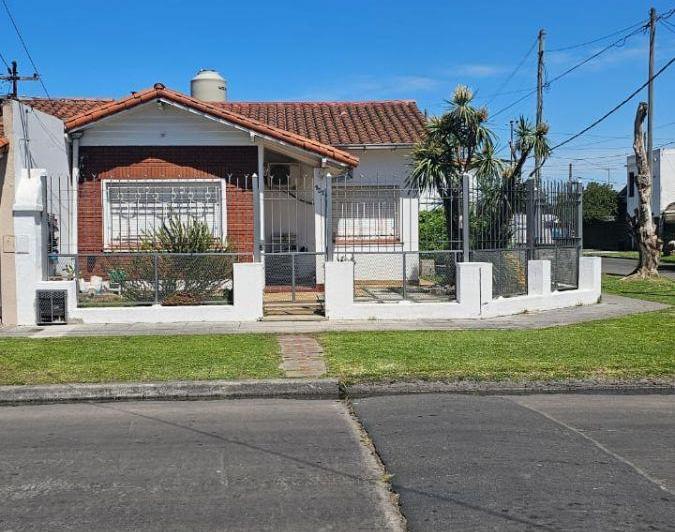 Casa · 160m² · 3 Ambientes · 2 Cocheras