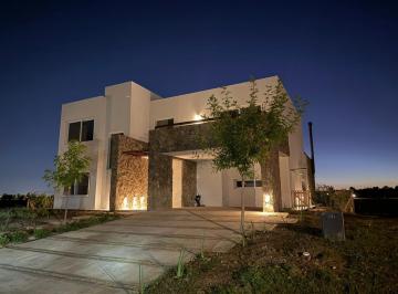 Casa · 900m² · 7 Ambientes · 5 Cocheras · Casa a La Venta en El Naudir
