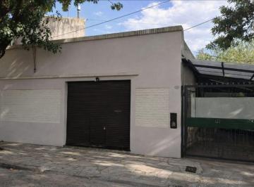 Casa de 3 ambientes, Almirante Brown · Casa 3 Ambientes con Cochera y Local Comercial en Adrogue