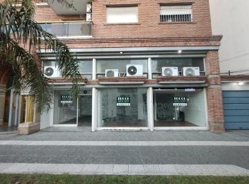 Local comercial · 81m² · 3 Locales Comerciales Zona Universidad