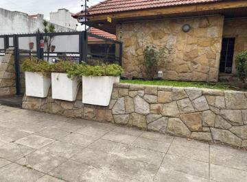 Casa · 305m² · 5 Ambientes · 3 Cocheras · Casa en Venta en Ramos Mejia