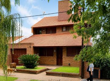 Casa · 185m² · 4 Ambientes · 1 Cochera · Casa en Chascomus - Barrio San Jose