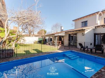 Casa · 393m² · 5 Ambientes · 1 Cochera · John F. Kennedy y Zanocchi - Casa con Jardin, Pileta, Parrilla - Venta