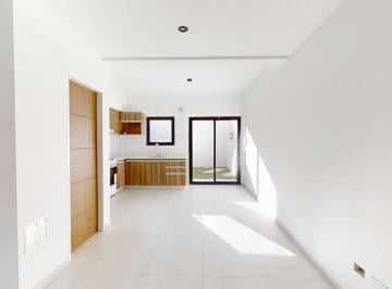 Casa · 96m² · 4 Ambientes · 1 Cochera · Casa en Venta de 4 Ambientes de Olivos con Balcón Terraza y Jardín