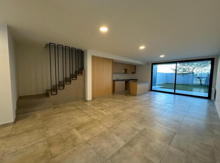 Casa · 171m² · 3 Ambientes · 2 Cocheras