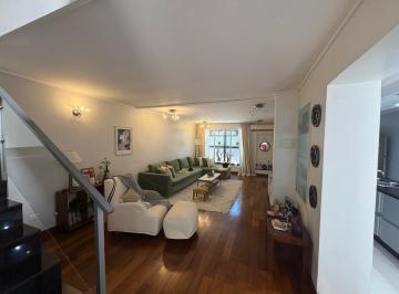 Casa · 224m² · 6 Ambientes · Casa 2 Plantas con Patio en Venta - 4 Ambientes - San Cristobal