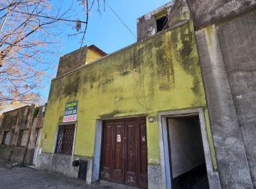 Casa de 3 ambientes, Pompeya · Casa Antigua Reciclar o Demoler a La Venta en Pompeya