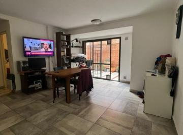 Departamento de 3 ambientes, Córdoba · Venta Dpto Pb en Alberdi, Caserros 1100, con Patio!